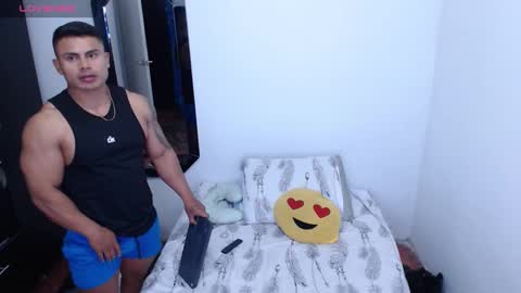 Snapshot of leo_muscleboy chatting on February 18, 10:58 pm Leo online show from February 18, 10:58 pm
