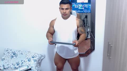 Snapshot of leo_muscleboy chatting on October 8, 1:21 am Leo online show from October 8, 1:21 am