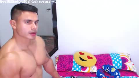 Snapshot of leo_muscleboy chatting on December 18, 1:37 am Leo online show from December 18, 1:37 am