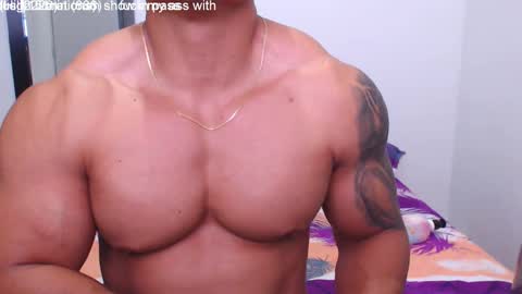 Snapshot of leo_muscleboy chatting on January 11, 1:27 am Leo online show from January 11, 1:27 am