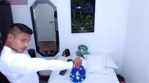 Snapshot of leo_muscleboy chatting on March 7, 12:37 am Leo online show from March 7, 12:37 am