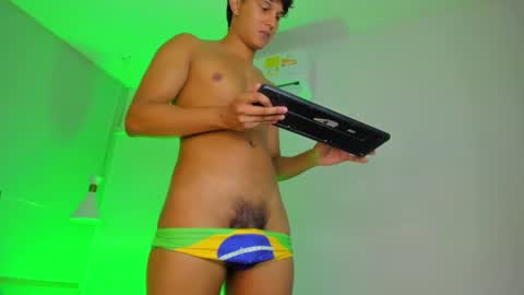 Snapshot of leo_savage_ chatting on October 5, 6:06 am Leo online show from October 5, 6:06 am
