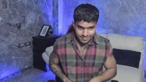 Snapshot of leo_taro chatting on October 7, 12:37 am Leo independent model online show from October 7, 12:37 am