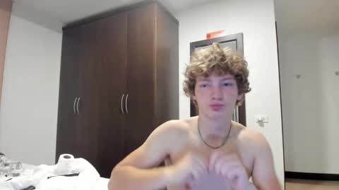 Snapshot of leo_wildd chatting on October 11, 5:11 am leo wildd online show from October 11, 5:11 am