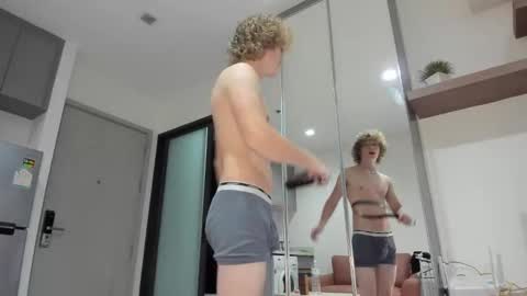 Snapshot of leo_wildd chatting on October 1, 8:18 am leo wildd online show from October 1, 8:18 am