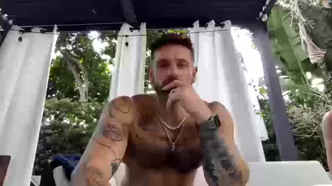 Snapshot of leobayne chatting on October 11, 1:59 pm Leo Bayne online show from October 11, 1:59 pm