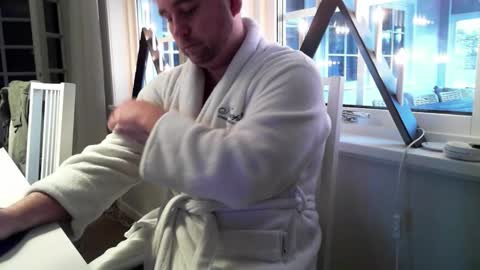 Leofromsweden online show from December 16, 8:32 am