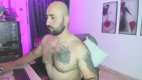 Snapshot of leon_1717 chatting on January 12, 2:24 am Leon online show from January 12, 2:24 am