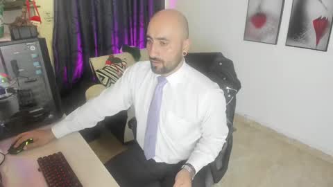 Snapshot of leon_1717 chatting on December 28, 6:40 pm Leon online show from December 28, 6:40 pm