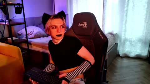 Leon online show from February 4, 7:40 am