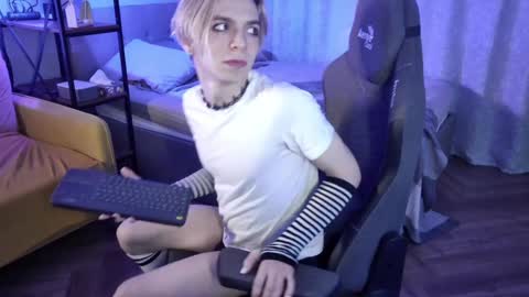 Leon online show from January 18, 2:23 pm