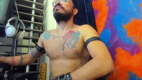 Snapshot of leondevereda_ chatting on October 14, 1:45 am Len online show from October 14, 1:45 am