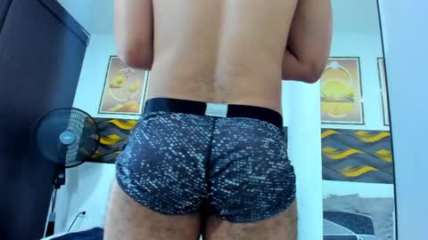 Leon online show from April 27, 8:03 pm