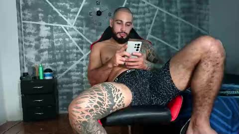 Snapshot of leonidas_k18 chatting on October 4, 4:50 am ANDRES online show from October 4, 4:50 am