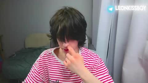 leonkissboy online show from April 12, 8:54 pm