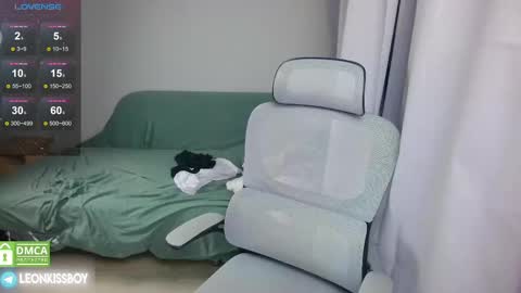 leonkissboy online show from April 23, 7:38 pm