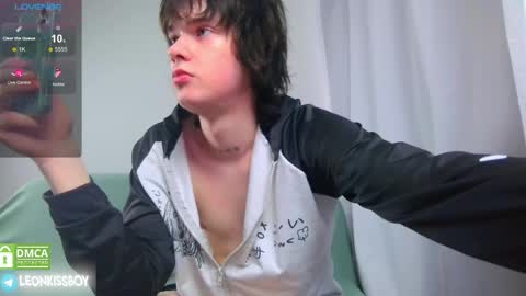 leonkissboy online show from April 26, 2:42 am