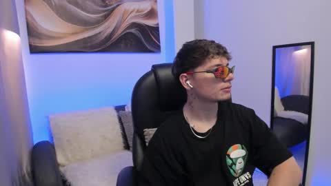 Leo  online show from February 8, 5:24 am