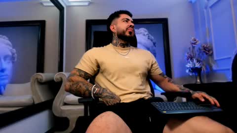 Leo Salvatore online show from December 15, 9:53 pm