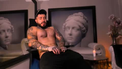 Leo Salvatore online show from December 19, 8:23 pm