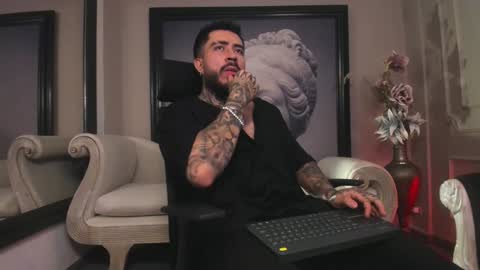 Leo Salvatore online show from December 4, 7:45 pm