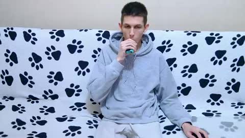 lester_broo online show from May 2, 11:29 pm