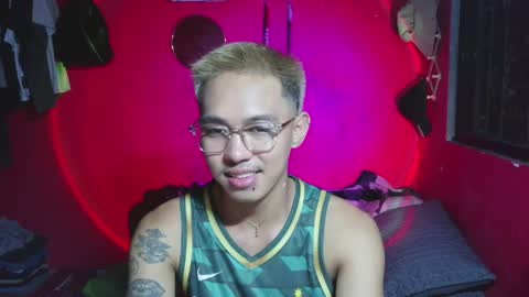 lesteryooo online show from April 3, 2:25 pm