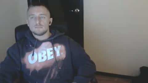 Snapshot of lev1ngston chatting on December 9, 12:34 am lev1ngston online show from December 9, 12:34 am