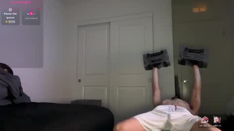 Snapshot of lexxxcazzo chatting on February 10, 7:58 am Dromaeosaurex online show from February 10, 7:58 am