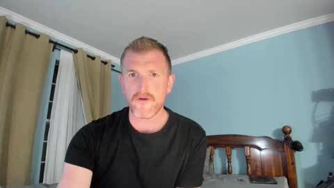 Snapshot of liam_1985 chatting on October 11, 12:25 am Liam online show from October 11, 12:25 am