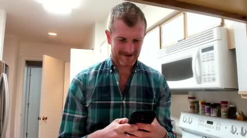 Snapshot of liam_1985 chatting on February 15, 1:00 am Liam online show from February 15, 1:00 am