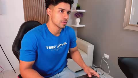 Snapshot of liam_colliins chatting on February 21, 11:33 am Liam Collins online show from February 21, 11:33 am
