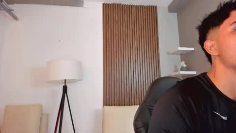 Snapshot of liam_colliins chatting on February 18, 11:33 am Liam Collins online show from February 18, 11:33 am