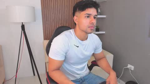 Snapshot of liam_colliins chatting on February 2, 11:40 am Liam Collins online show from February 2, 11:40 am