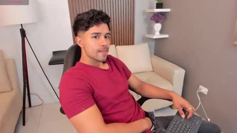 Snapshot of liam_colliins chatting on February 26, 11:52 am Liam Collins online show from February 26, 11:52 am