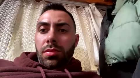 Snapshot of liam_daniel chatting on February 24, 1:21 pm Liam online show from February 24, 1:21 pm