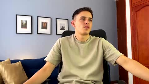 Snapshot of liam_enzho chatting on March 4, 3:26 pm Liam online show from March 4, 3:26 pm