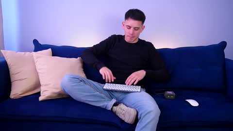 Snapshot of liam_enzho chatting on February 25, 3:05 pm Liam online show from February 25, 3:05 pm