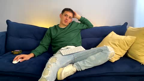 Snapshot of liam_enzho chatting on February 7, 3:30 pm Liam online show from February 7, 3:30 pm