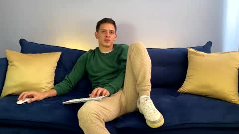 Snapshot of liam_enzho chatting on February 12, 2:43 pm Liam online show from February 12, 2:43 pm