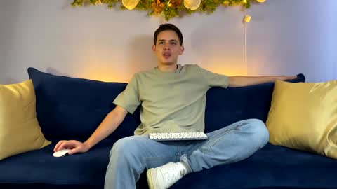 Snapshot of liam_enzho chatting on December 31, 4:57 pm Liam online show from December 31, 4:57 pm