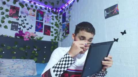 Snapshot of liam_honey18 chatting on September 29, 2:43 am liam_honey18 online show from September 29, 2:43 am