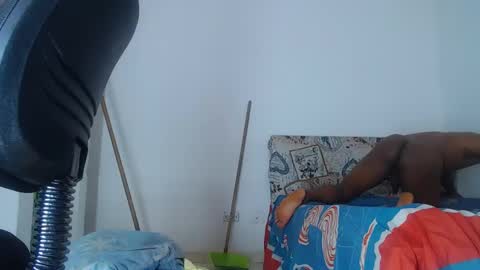 Snapshot of liam_igor chatting on October 12, 3:50 pm liam online show from October 12, 3:50 pm