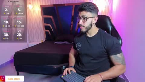 LIAM KLEIN online show from April 22, 11:26 am