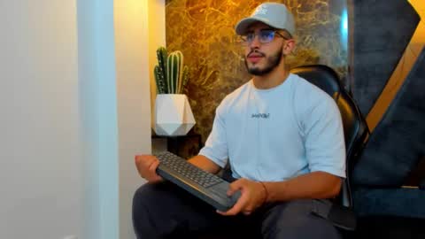 Snapshot of liam_kleiin chatting on September 21, 3:23 pm LIAM KLEIN online show from September 21, 3:23 pm