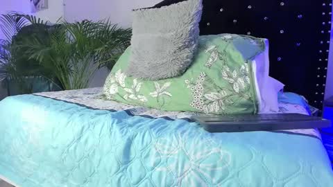 Call me Lian online show from May 4, 1:24 pm
