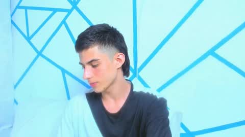 liam_scott7 online show from December 12, 7:04 pm