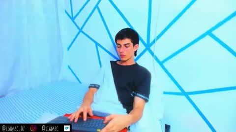 liam_scott7 online show from September 25, 5:17 am