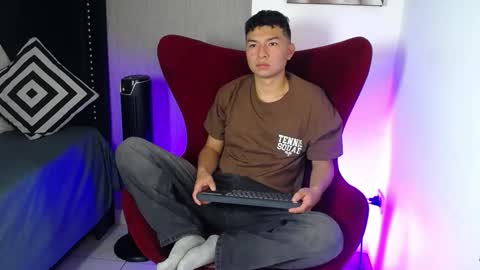 Liam  online show from February 13, 1:05 pm