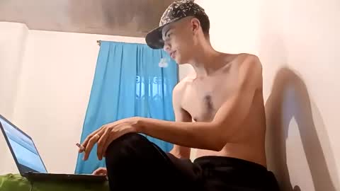 liam_smith00 online show from February 18, 10:58 pm